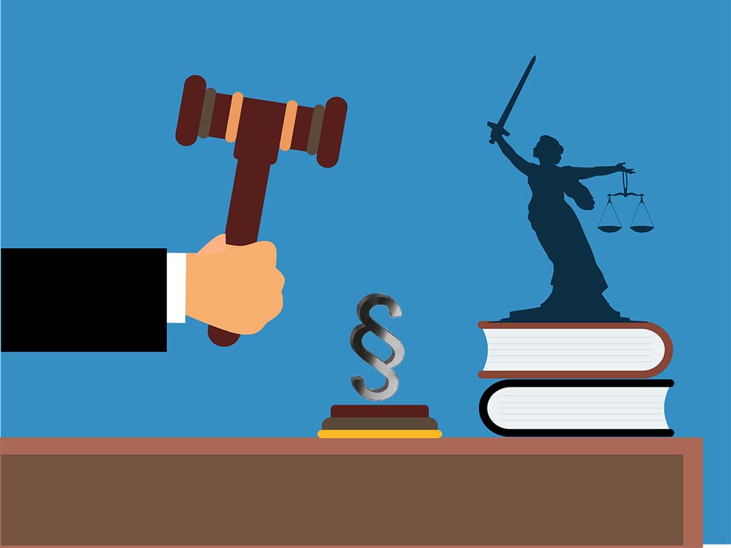 Rechtsschutzversicherung - Richter mit Paragraphensymbol und Gesetzesbuch
